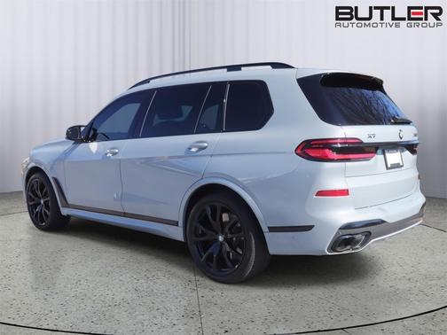 2025 BMW X7 M60i