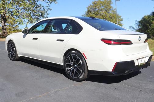 2023 BMW 740 i