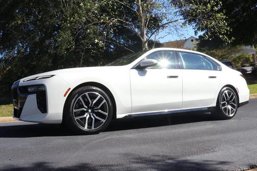 2023 BMW 740 i