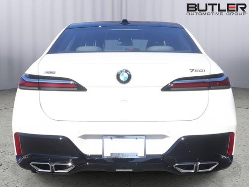 Alpine White 2026 BMW 760 xDrive