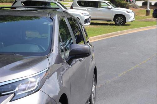 2022 Toyota Sienna XLE 8 Passenger