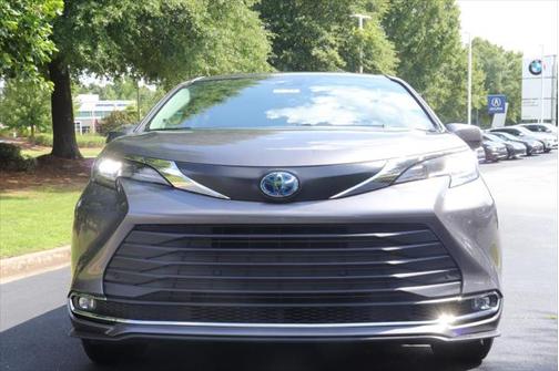 2022 Toyota Sienna XLE 8 Passenger