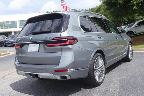 Skyscraper Grey Metallic 2027 BMW X7 xDrive40i