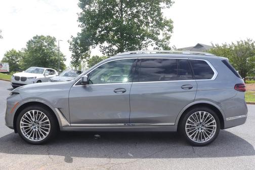 Skyscraper Grey Metallic 2027 BMW X7 xDrive40i