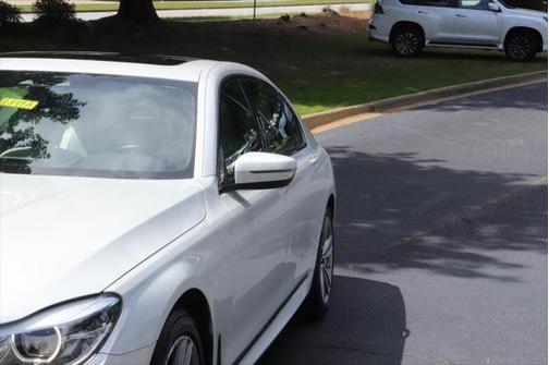 2018 BMW 740 740i