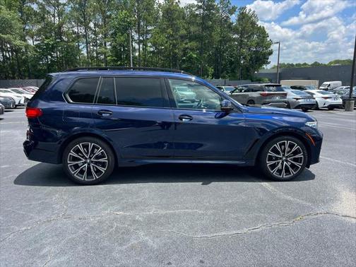 2022 BMW X7 M50i
