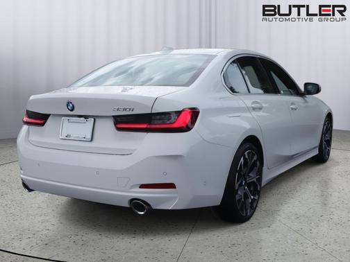 Alpine White 2026 BMW 330 330i