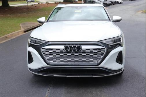 2024 Audi Q8 e-tron Premium Plus