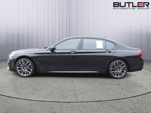 2022 BMW 740 i