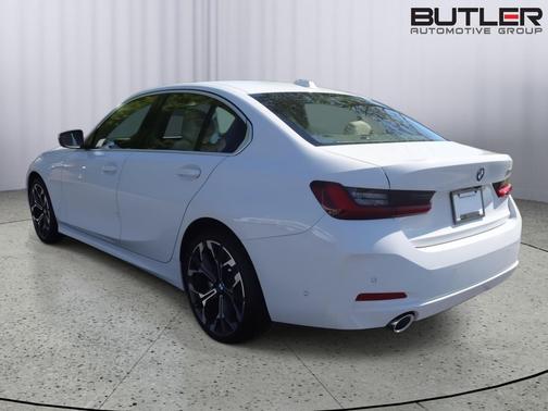 Alpine White 2026 BMW 330 330i