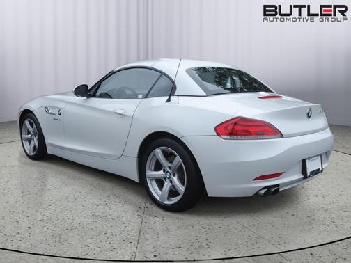 Mineral White Metallic 2016 BMW Z4 sDrive28i