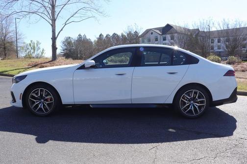 Alpine White 2026 BMW i5 eDrive40