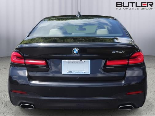 Black Sapphire Metallic 2023 BMW 540 i