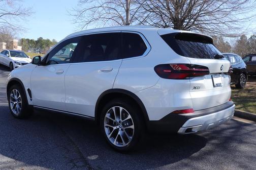 Mineral White Metallic 2026 BMW X5 sDrive40i