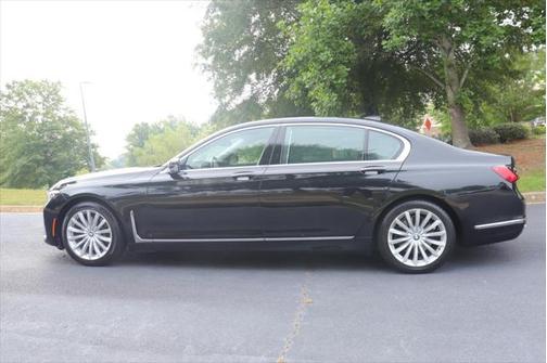 2022 BMW 740 i