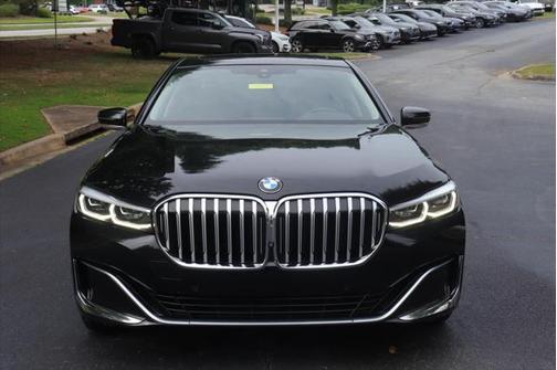 2022 BMW 740 i