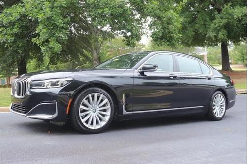 2022 BMW 740 i