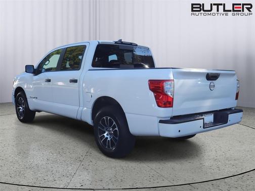 2023 Nissan Titan SV