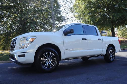 2023 Nissan Titan SV