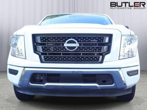 2023 Nissan Titan SV