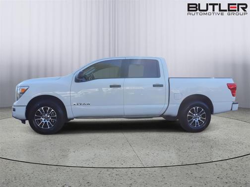 2023 Nissan Titan SV