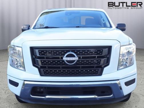 2023 Nissan Titan SV