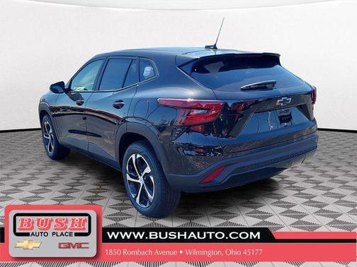 Mosaic Black Metallic 2026 Chevrolet Trax FWD 1RS