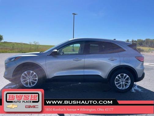 ICONIC SILVER 2022 Ford Escape SE