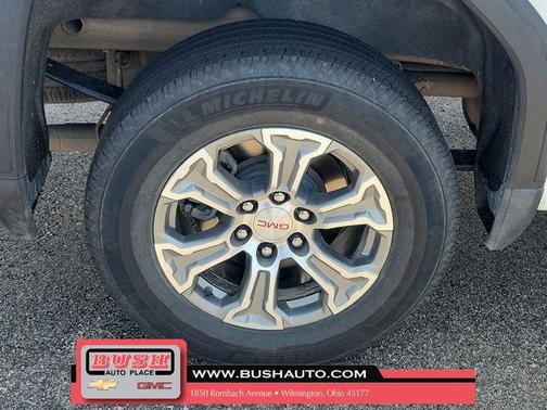 Summit White 2025 GMC Sierra 1500 SLT