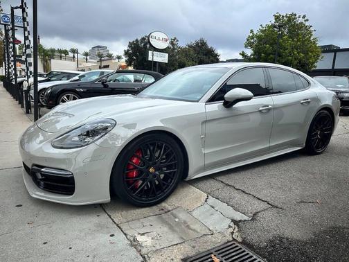 2018 Porsche Panamera Turbo