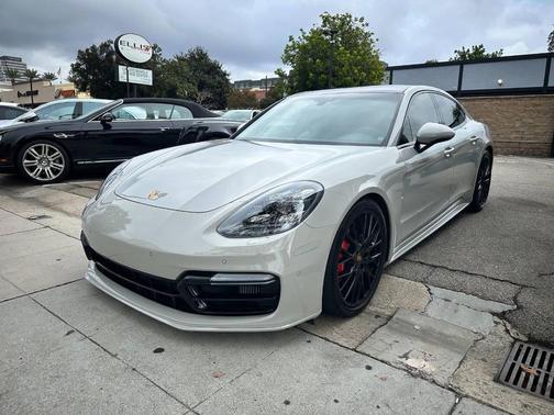 2018 Porsche Panamera Turbo