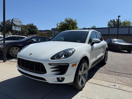 White 2018 Porsche Macan Macan S
