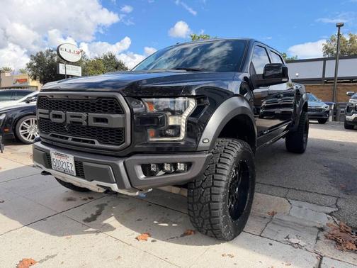 2017 Ford F-150 Raptor 4x4 4dr SuperCrew 5.5 ft. SB