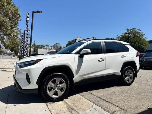 2022 Toyota RAV4 XLE