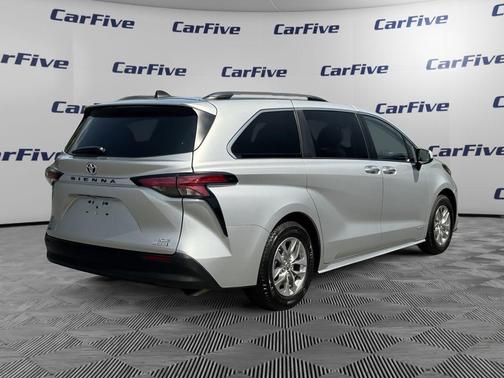 2021 Toyota Sienna XLE 8 Passenger