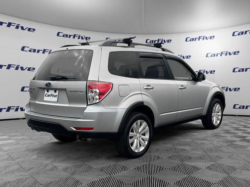 Ice Silver Metallic 2013 Subaru Forester 2.5X Premium