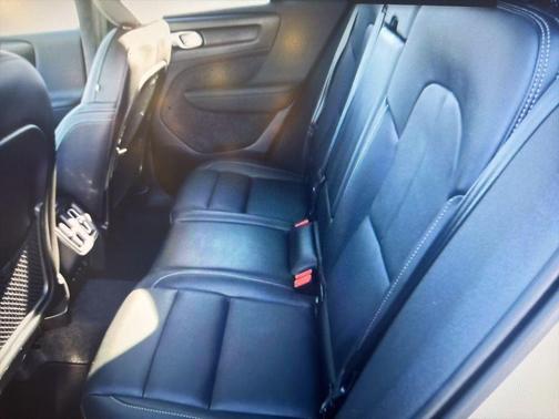 2025 Volvo XC40 B5 Core