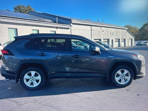 2020 Toyota RAV4 Hybrid XLE