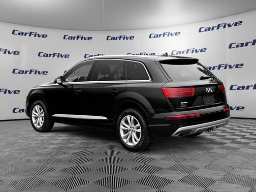 Black 2019 Audi Q7 55 Premium