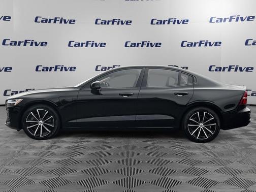 2023 Volvo S60 Recharge Plug-In Hybrid T8 Plus Dark Theme