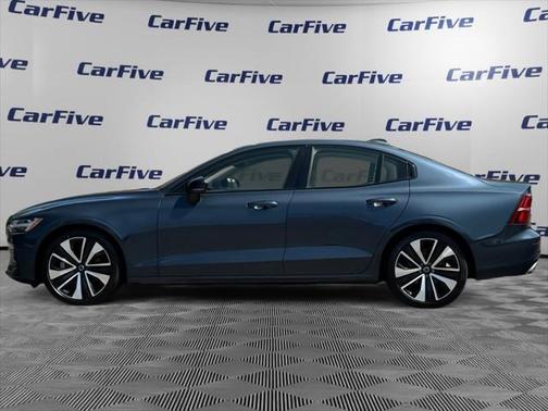 2022 Volvo S60 T5 Momentum