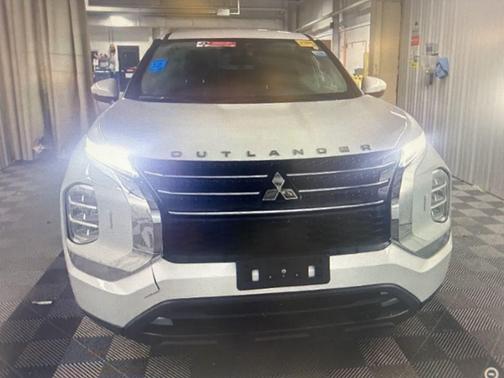 2024 Mitsubishi Outlander ES