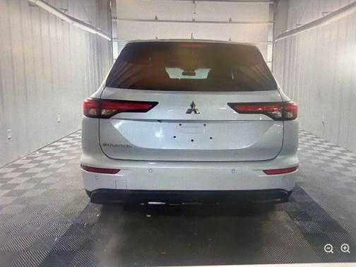2024 Mitsubishi Outlander ES