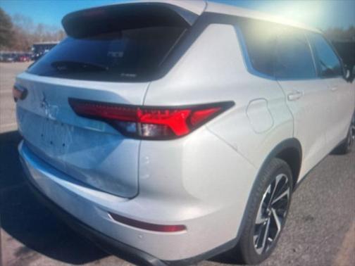 2022 Mitsubishi Outlander ES