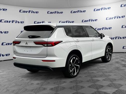 2022 Mitsubishi Outlander ES