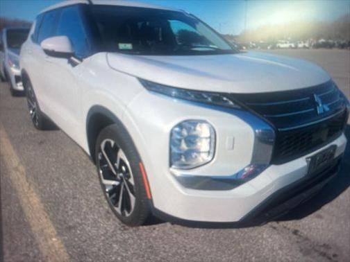 2022 Mitsubishi Outlander ES