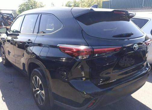 Midnight Black Metallic 2021 Toyota Highlander XLE