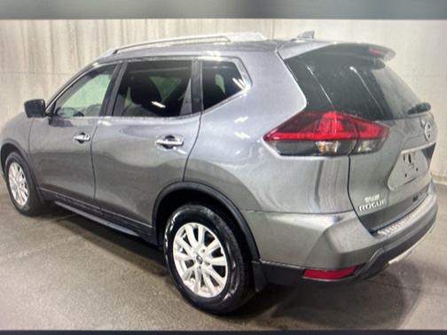 Gun Metallic 2018 Nissan Rogue SV