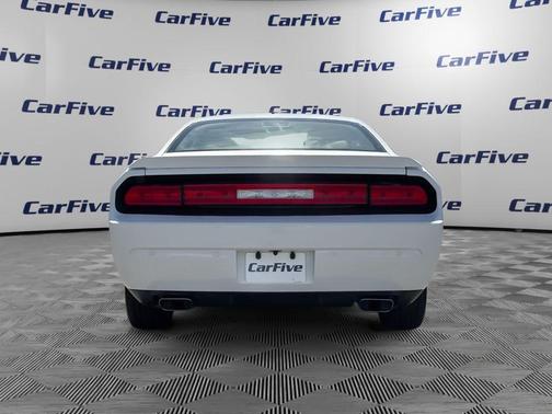Bright White Clearcoat 2013 Dodge Challenger SXT