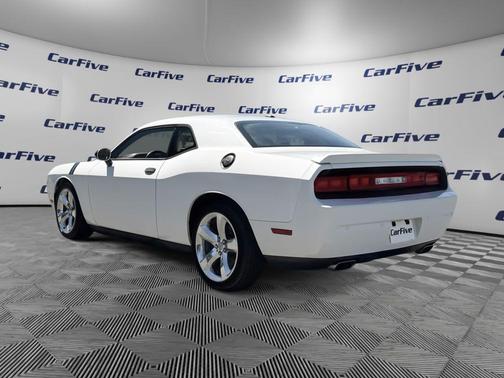 Bright White Clearcoat 2013 Dodge Challenger SXT